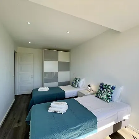 2 By Homing Apartment *
