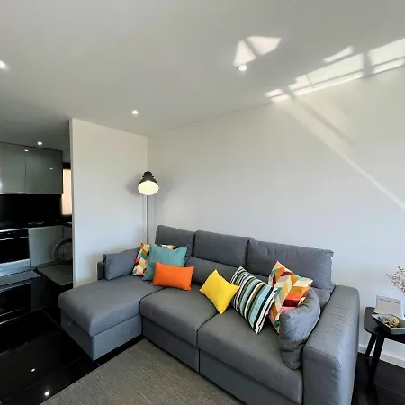 2 By Homing Apartment *